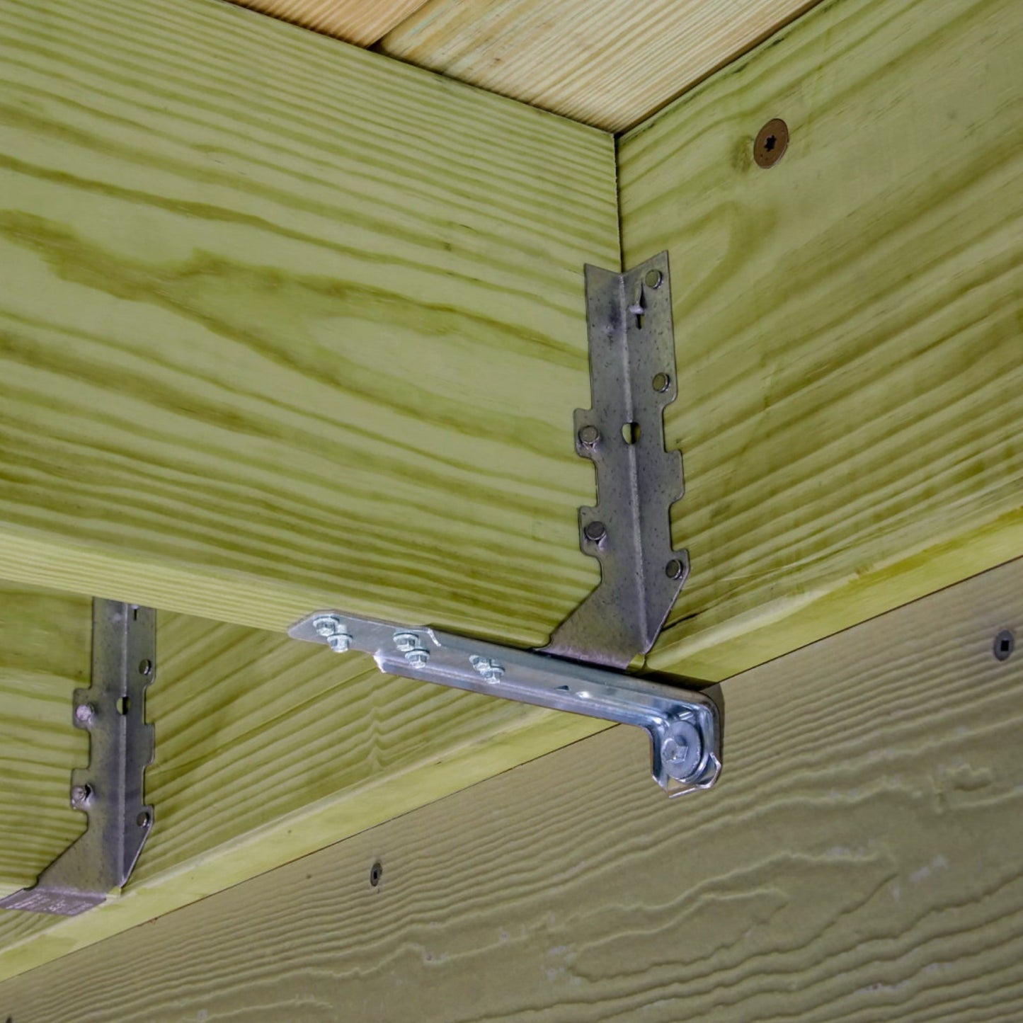 Simpson Strong-Tie DTT1Z Deck Tension Tie installation